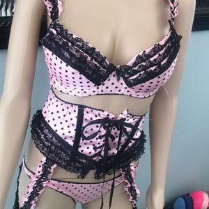 Four piece lingerie set